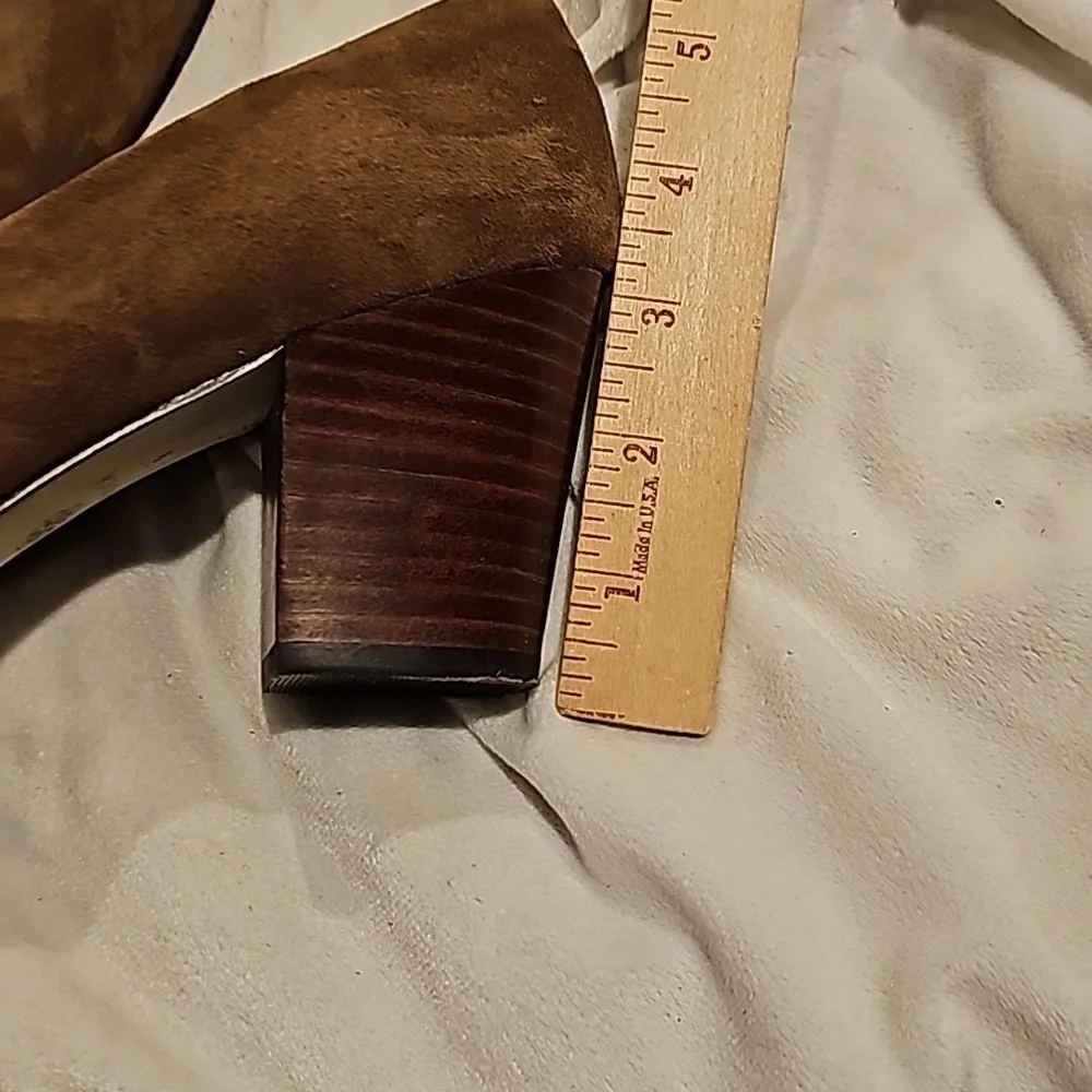 Isola suede pump stacked leather heel 9.0 excellent condition